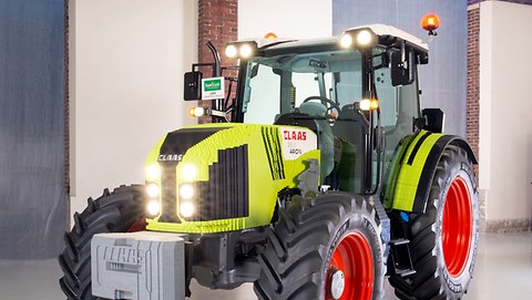 Lego Tractor made of 800 000 Bricks CLAAS news CLAAS